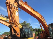 HITACHI ZX225